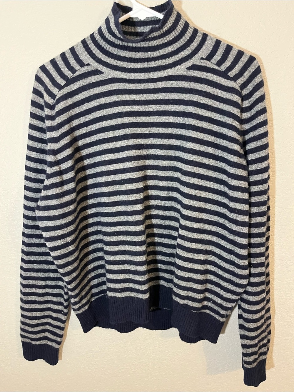 Vince 100% Cashmere Striped Turtleneck Sweater M Navy Gray Luxury Quiet Luxury